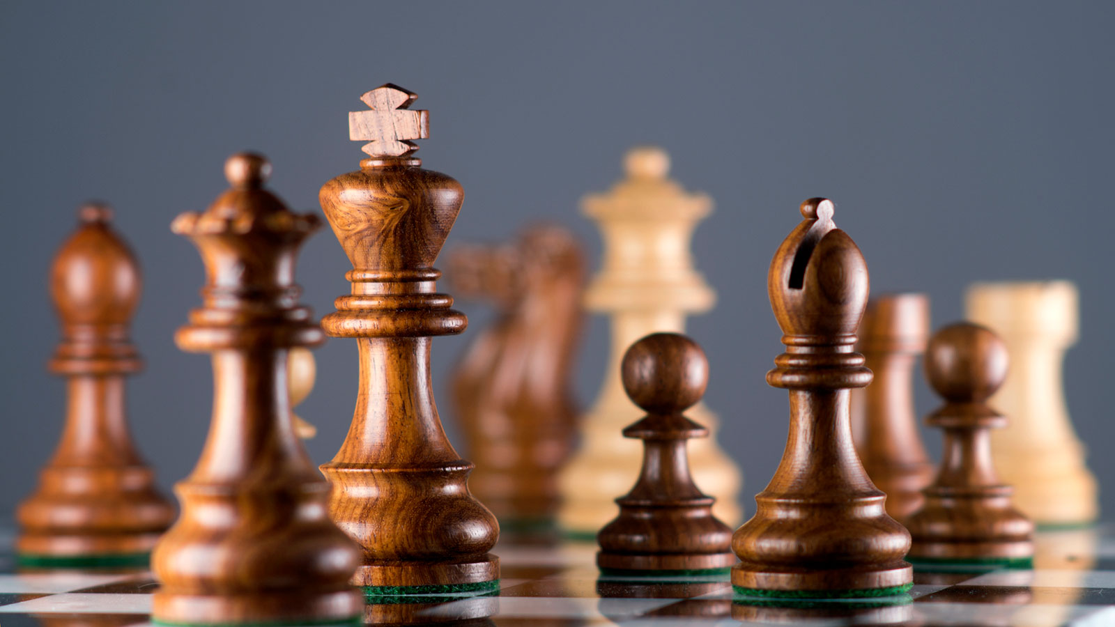 Chess board from side showing 2 pawns, 2 bishops, a king and a queen
